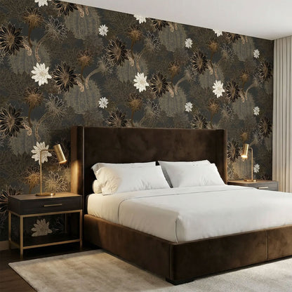 Hotelzimmer mit dunkler Tapete mit Kakteenblüten